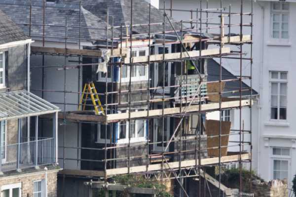 15 January 2021 - 10-49-43
As the scaffolding comes down, the new windows go in.
------------------------
Kingswear construction.